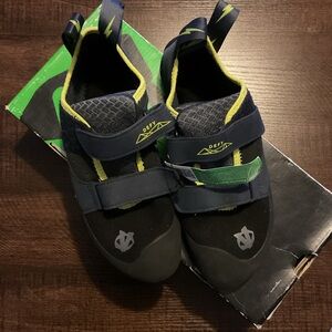 EVOLV Defy Black - Rock Climbing Shoes